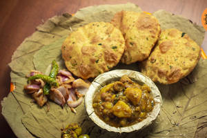 Methi Pooris With Aloo Wadi Ki Subji [4 Pooris]