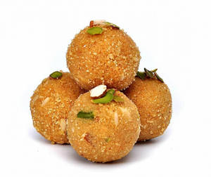 Dry Fruit Besan Laddu