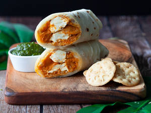Jain Paneer Makhani Roll