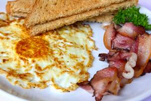 Eggs & Bacon & Toast with Choice of Beverages