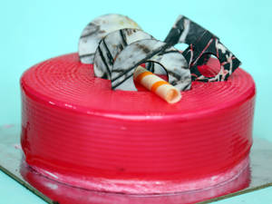 Strawberry Classic Cake (eggless)