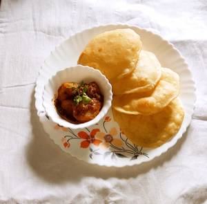 Luchi[4piece] With Aloo Dum