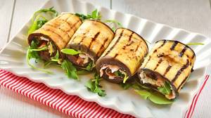 Egg Cheese Grilled Roll With Sauce