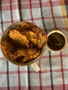 Chana Dal N Pyaz Kachri Basket