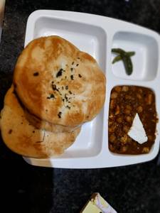 Chole Kulche (2 Pcs)