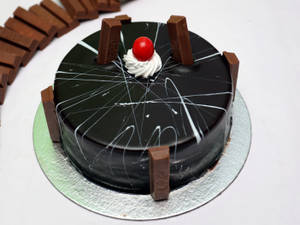 Chocolate Kit Kat Cake (eggless) 