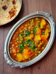 Matar Aaloo (Gravy)