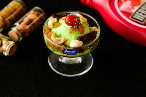 Vanilla Pista Sundae