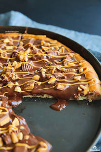 6" Small Chocolate WIth Nuts Pizza