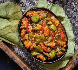 Chilli Chicken  With Bone (10 Pcs)
