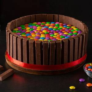 Full Kit Kat Cake 