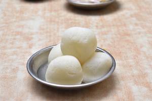 Rasgulla (1 PC))
