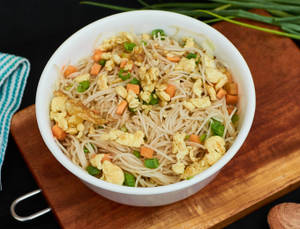 Egg Hakka Noodles