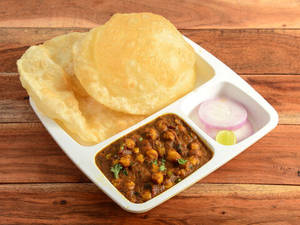 Chole Bhature(2 Pcs)