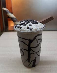 Kit Kat Milk Shake With Ice Cream