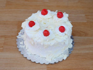 White Forest Cake (Half kg)