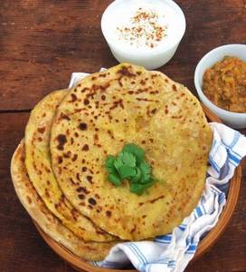 Aloo Paratha With Curd (2pes)