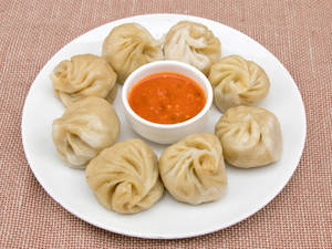 Veg Steamed Momos (8 Pcs)