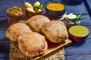 Bedmi Poori [4 Poori]