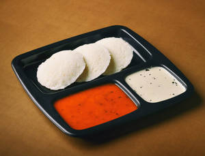 6 Pcs Idli Chutney Sambar 