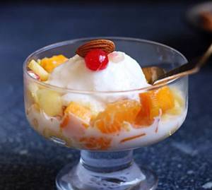Fruit Salad with Vanilla Ice cream
