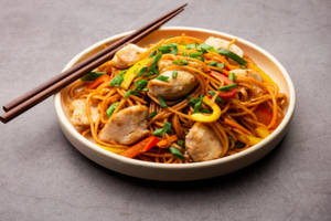 Chicken Shangai Noodles & Chicken Pepper Sauce