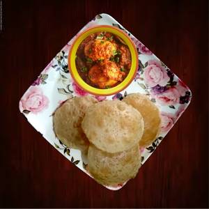 Luchi (6 Pcs) + Egg Curry (2 Pcs)