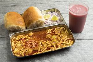 Mamledar Misal Pav + Solkadi
