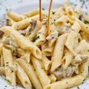 Cheesy Penne White Sauce Pasta With Garlic Bread [2 Pieces]
