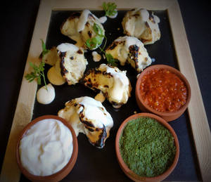 Nawabi Malaai Tandoori Chicken Momos