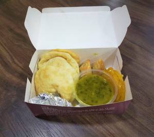 4kachori 2samosa & 2jalebi Meal Box 