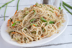 Veg Hakka Noodles