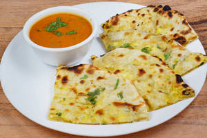 Cheese Naan With Gravy