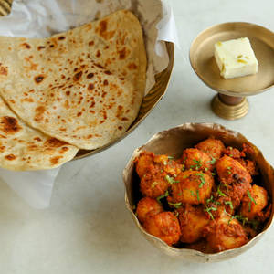 Tin Kona Parotaa + Aloor Dom + Misti