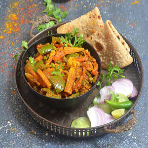 Mixed Veg With Paneer (200Ml) + 3 Chapati Combo