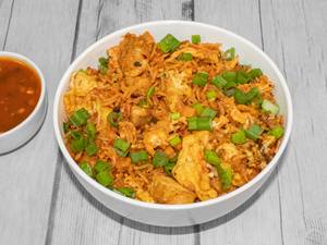 Chicken Schezwan Rice (650 ML) (Served with Raita, Onion and Gravy)