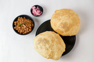 Chole Bhatoora (2 Pcs)