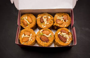 Besan Laddu