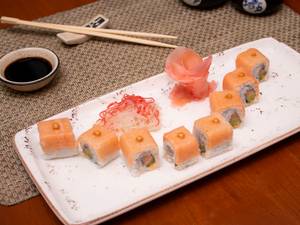 Spicy Salmon Roll 4PCS (Chef's Recommendation)