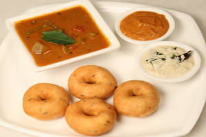 Vada Sambhar (4pcs.)