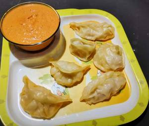 Chicken Schezwan Steamed Momos (6 Pcs)