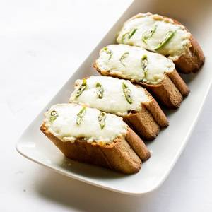 Garlic Bread with Cheese & Chilli