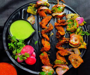Punjabi Spicy Chaap Tikka [ 14 Pcs With Onion & Capsicum.]
