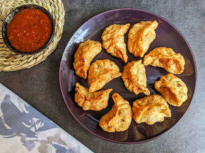 3 PIC Fried Pizza Momo's
