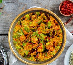 Besan Ki Shimla Mirchi