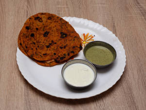 4 Methi Na Thepla With Dahi