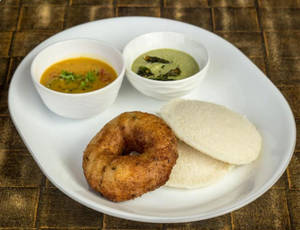 Idli (2 Pcs) & Vada (1 Ps)
