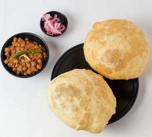 Chole Bhature [2pcs]