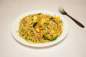Egg Hakka Noodles