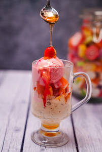 Honey Bee Sundae